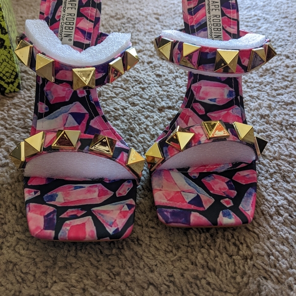 Cape Robbin Juno heels - Picture 4 of 7